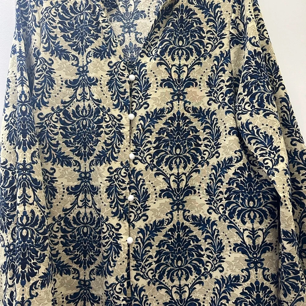 Women Blouse - Picture 5 of 8